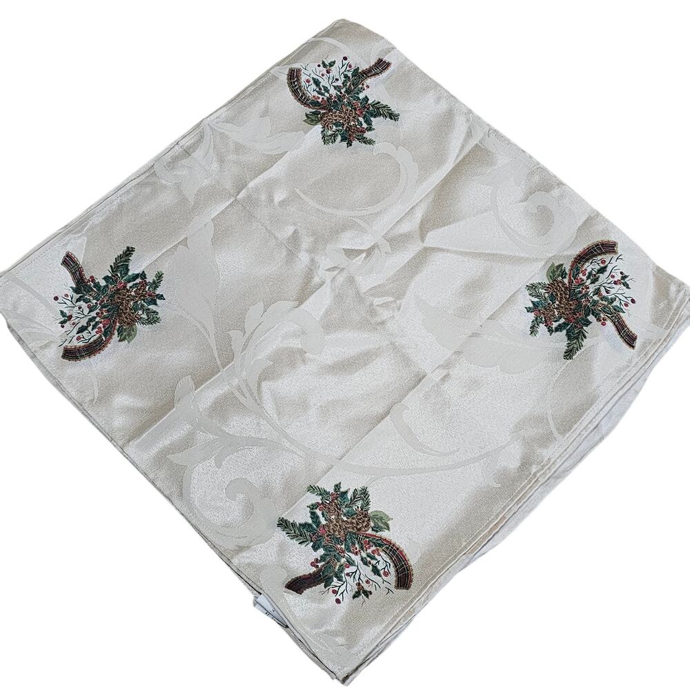 St Nicholas Square set of 8 napkins‎ with Holly and Pinecones